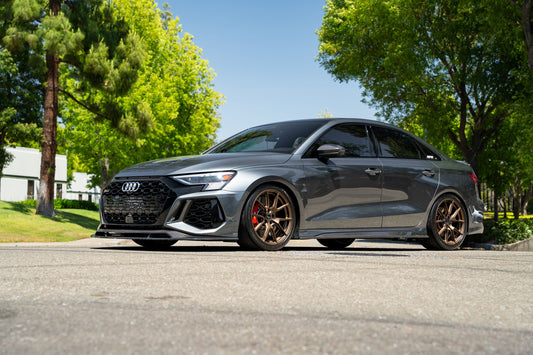 AUDI RS3 8Y に APEX VS-5 18x9J ET42 スクエア サテンブロンズを装着