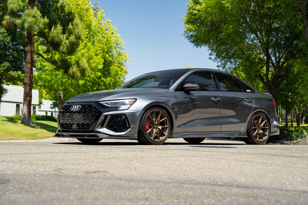 AUDI RS3 8Y に APEX VS-5 18x9J ET42 スクエア サテンブロンズを装着