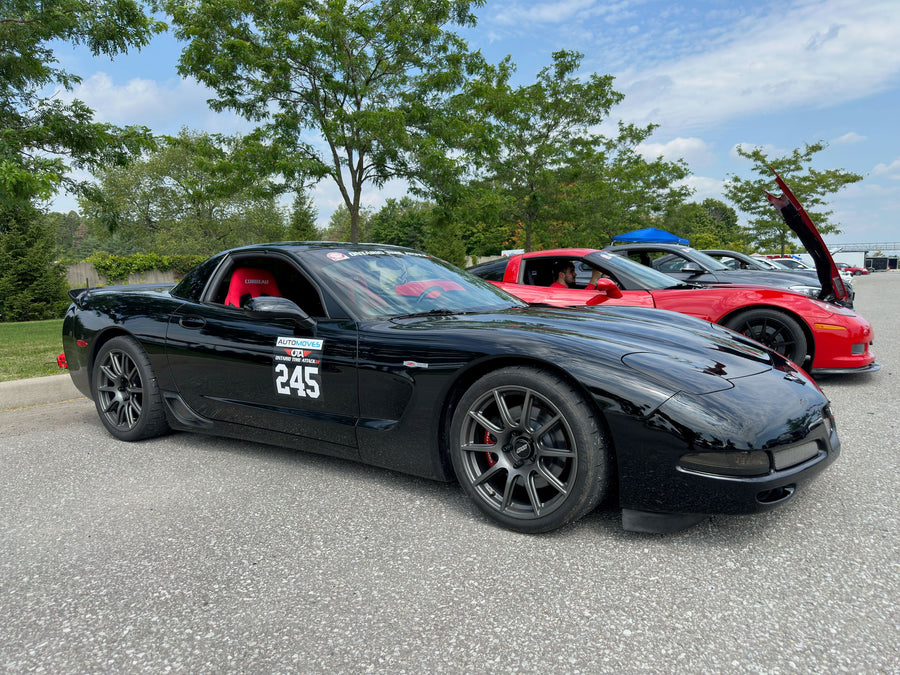 CHEVROLET コルベット C5（Z06／Z51） に APEX SM-10 18x11J ET57 Anthracite を装着