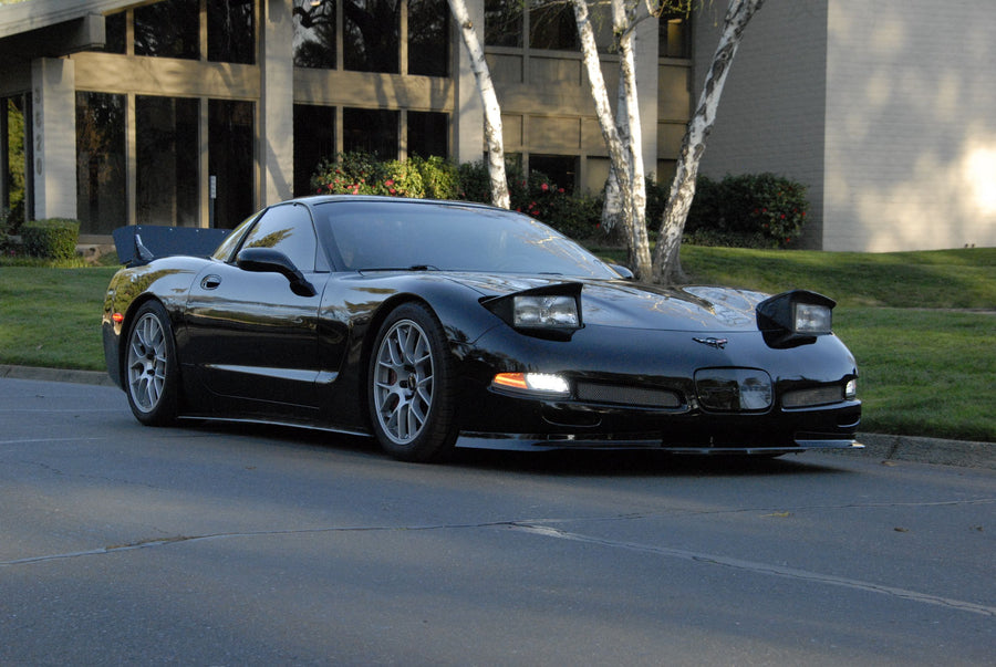 CHEVROLET コルベット C5（Z06／Z51） に APEX EC-7 18x10J ET58 Race Silver を装着