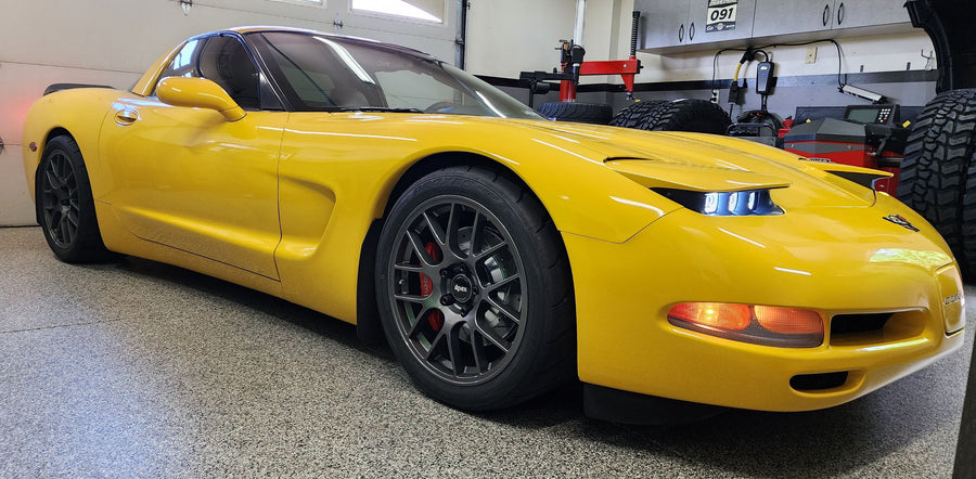 CHEVROLET コルベット C5（Z06／Z51） に APEX EC-7 F:18x10J ET58 / R:18x11J ET57 Anthracite を装着