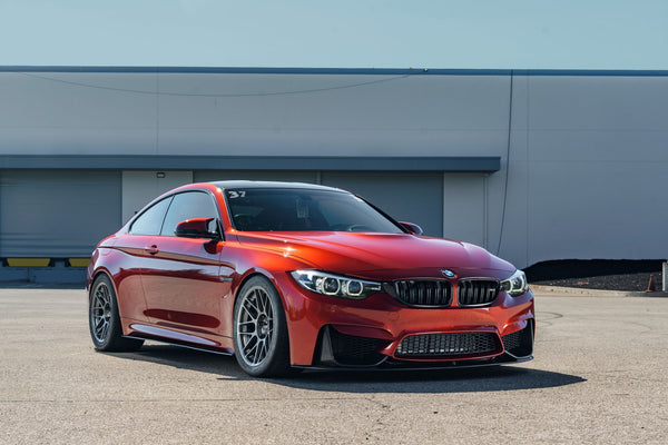 BMW M4 F82/F83 に APEX ARC-8 F:18x9.5J ET22 / R:18x11J ET44 を装着