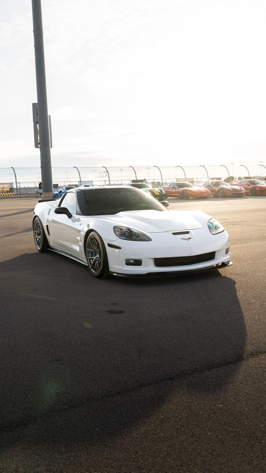 CHEVROLET コルベット C6 ワイドボディ に APEX VS-5RS F:18x10J ET32 / R:18x12.5J ET52 Anthracite を装着