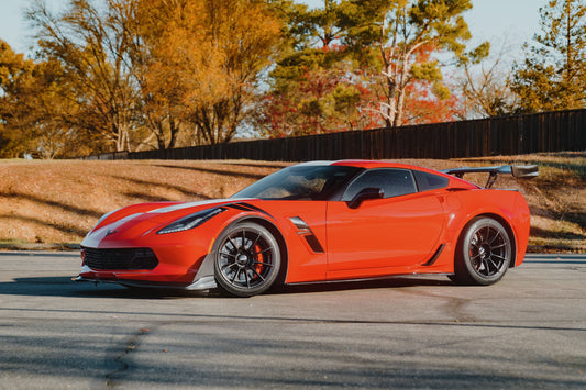 CHEVROLET コルベット C7 ワイドボディ に APEX SM-10RS F:18x12J ET46 / R:18x13J ET56 Satin Black を装着