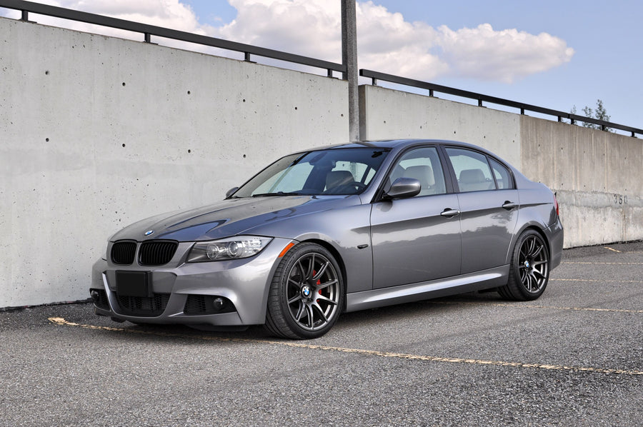BMW 3シリーズ E90/E91 LCI に APEX SM-10 18x9J ET30 を装着