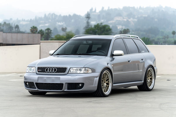 AUDI RS4 B5 アバントに APEX ML-10RT 19x9.5J ET20 スクエアを装着