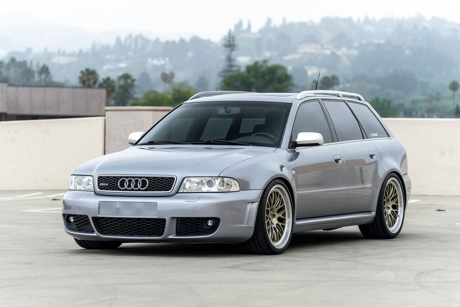 AUDI RS4 B5 アバントに APEX ML-10RT 19x9.5J ET20 スクエアを装着