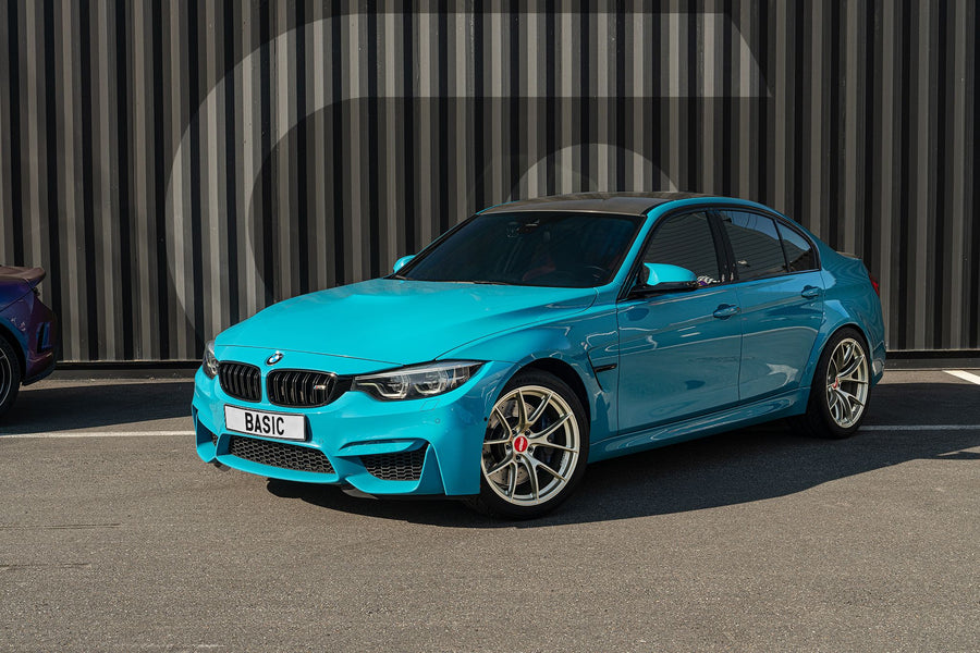 BMW M3 F80 に APEX VS-5RS F:19x9J ET30 / R:19x10J ET25 を装着
