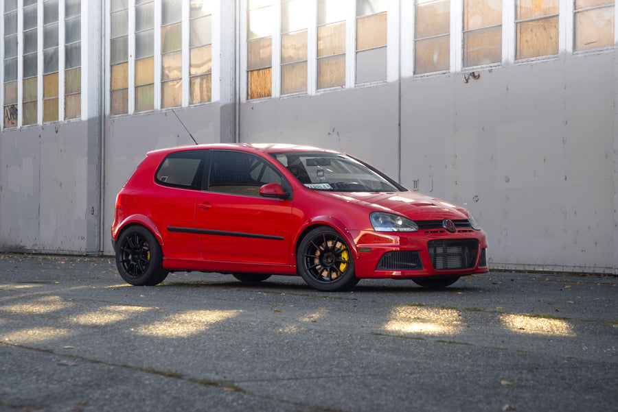 VW ゴルフ MK5 に APEX SM-10 17x9J ET42 Satin Black を装着