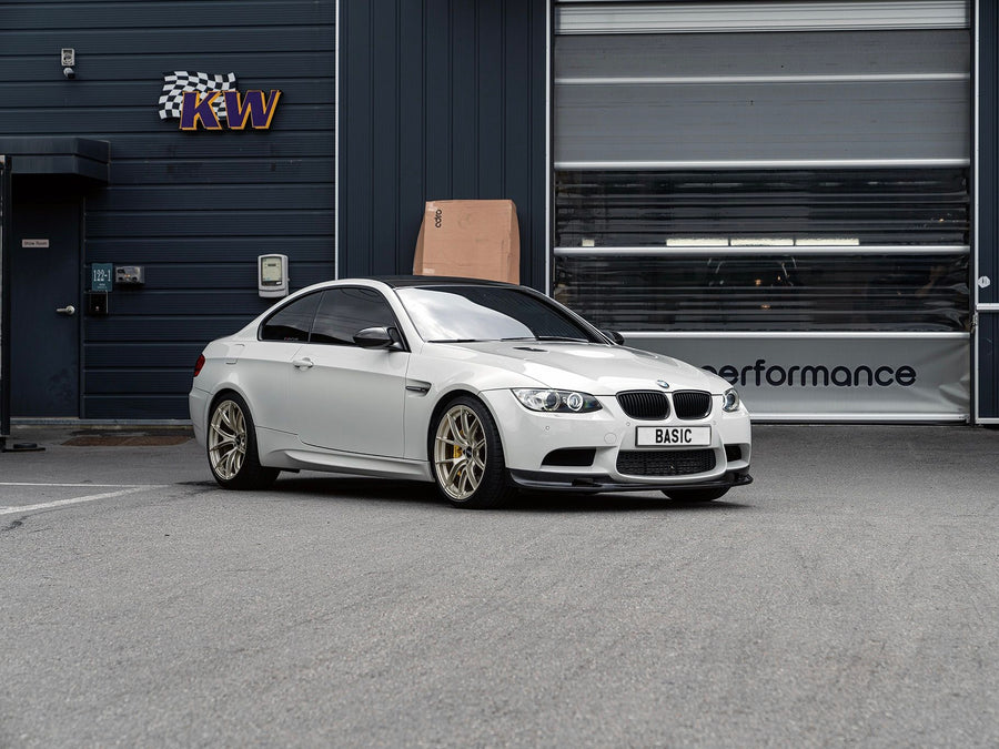 BMW M3 E90/E92/E93 に APEX VS-5RS F:19x9J ET30 / R:19x10J ET25 を装着