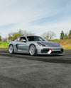 APEX ML-10RT レースシルバー 装着の PORSCHE 718 ケイマン GT4 フロントビュー
