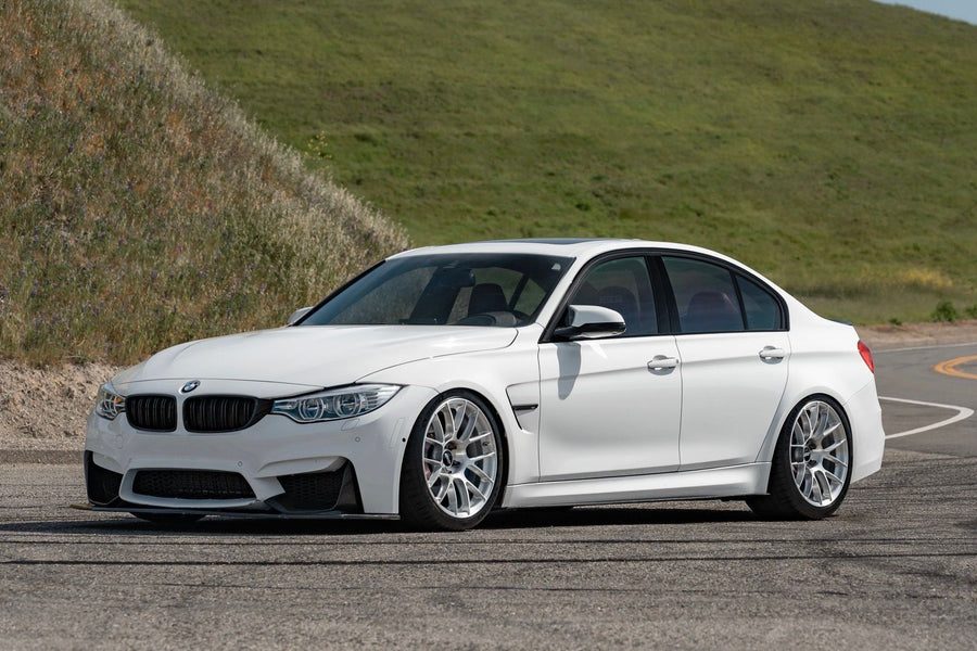BMW M3 F80 に APEX EC-7RS F:19x9.5J ET22 / R:19x11J ET44 を装着