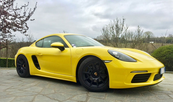 PORSCHE 718 ケイマン に APEX SM-10 18x8.5J ET42 / 18x10J ET36 サテンブラックを装着