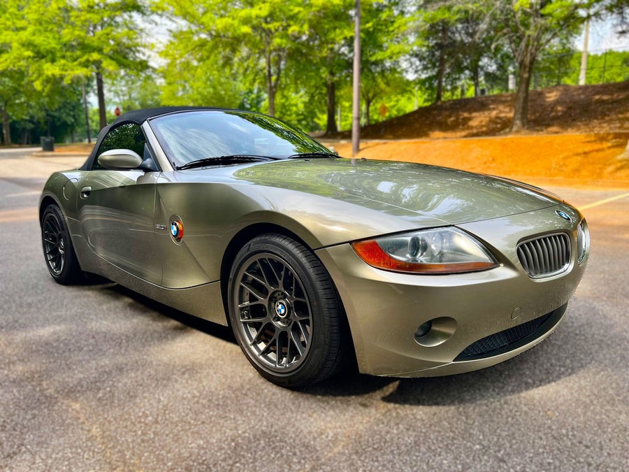 BMW Z4 E85/E86 に APEX ARC-8 17x9J ET30 を装着