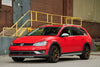 VW ゴルフ オールトラック／スポーツワゴン MK7 に APEX SM-10 18x8.5J ET43 Satin Bronze を装着