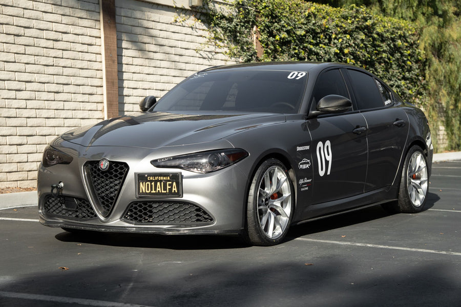 ALFA ROMEO ジュリア（952） に APEX VS-5RS F:19x9.5J ET31 / R:19x10.5J ET42 Brushed Clear を装着