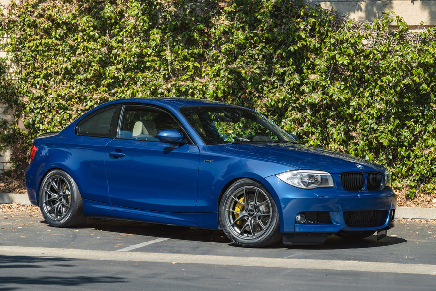 BMW 1シリーズ E82/E88 に APEX VS-5RS 17x9J ET42 を装着