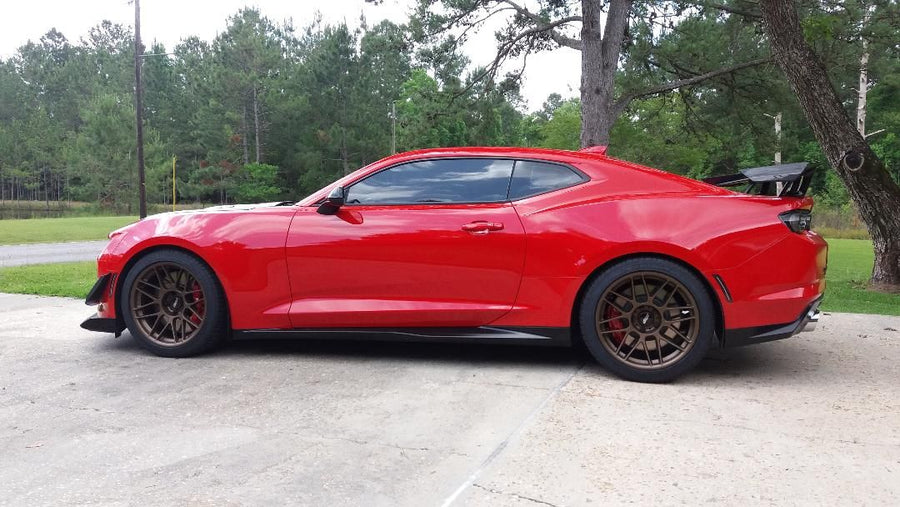 CHEVROLET カマロ 6th Gen ZL1 1LE に APEX ARC-8 19x10J ET20 Satin Bronze を装着