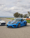 APEX EC-7RS 19インチ装着の PORSCHE 718 ケイマン GT4 RS サイドビュー