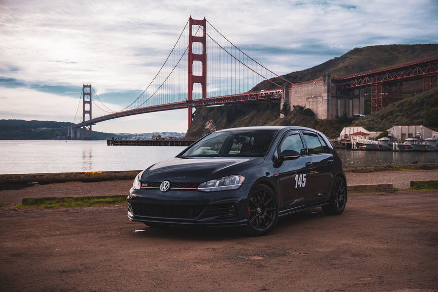 VW ゴルフGTI MK7 に APEX SM-10 17x9J ET42 Anthracite を装着