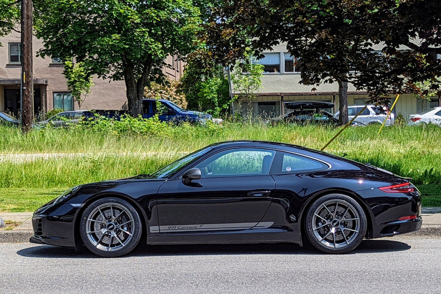 PORSCHE 911 991.2 カレラT に APEX VS-5RS 19x9J ET50 / 19x11.5J ET72 Anthracite を装着