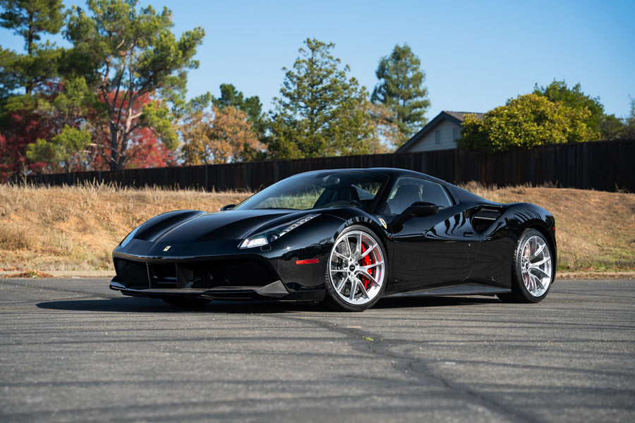 FERRARI 488／F8 に APEX VS-5RS F:20x9J ET32 / R:20x11.5J ET29 Brushed Clear を装着