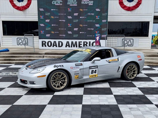 CHEVROLET コルベット C6 ワイドボディ に APEX SM-10RS 18x12J ET46 Motorsport Gold を装着