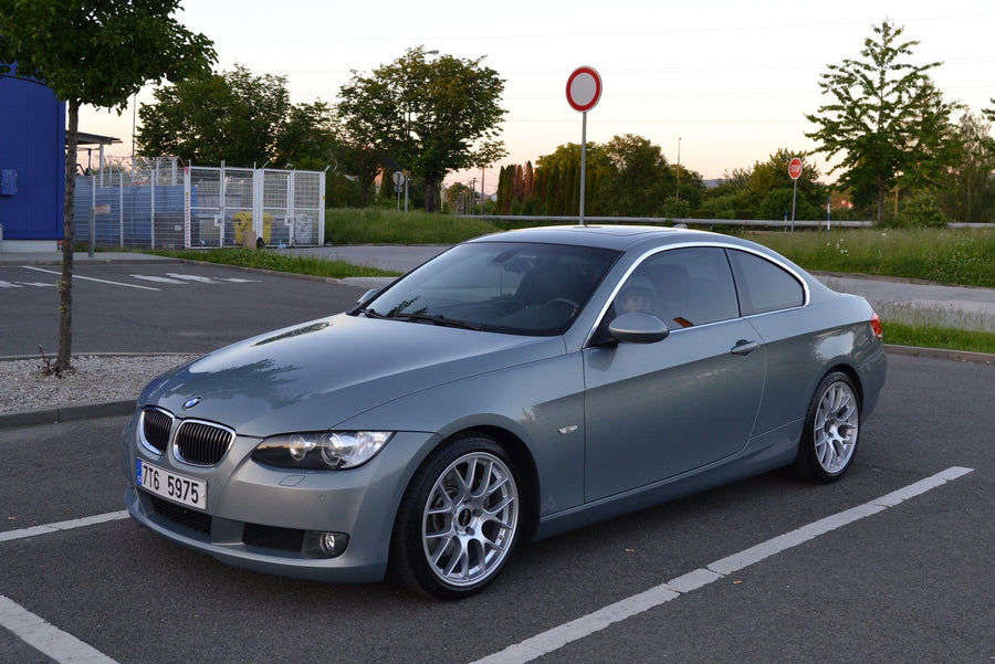 BMW 3シリーズ E90/E91/E92/E93 に APEX EC-7 F:18x8.5J ET35 / R:18x9.5J ET35 を装着