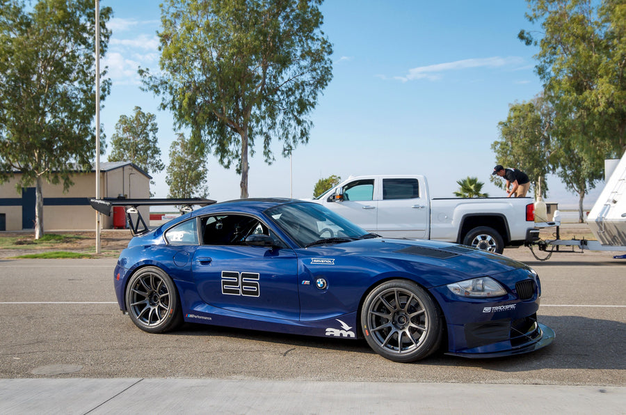 BMW Z4 M E85/E86 に APEX SM-10 18x10J ET25 を装着