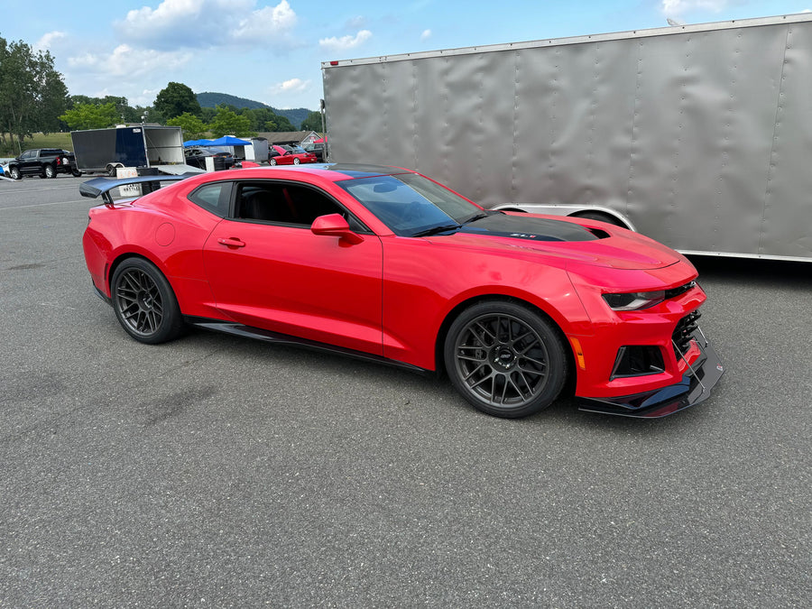 CHEVROLET カマロ 6th Gen ZL1 1LE に APEX ARC-8 F:19x11J ET11 / R:19x12J ET41 Anthracite を装着