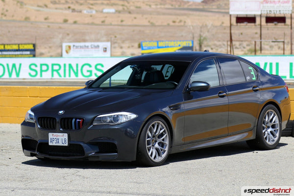 BMW M5 F10 に APEX EC-7 F:19x9.5J ET33 / R:19x10J ET25 を装着