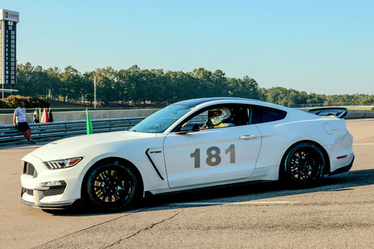 FORD マスタング シェルビー GT350／GT350R に APEX EC-7 19x11J ET52 Satin Black を装着