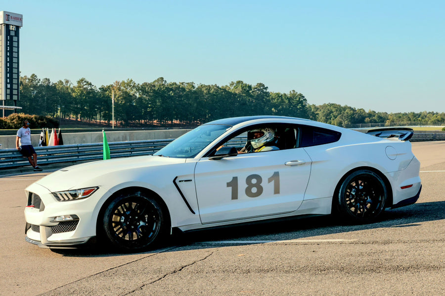 FORD マスタング シェルビー GT350／GT350R に APEX EC-7 19x11J ET52 Satin Black を装着