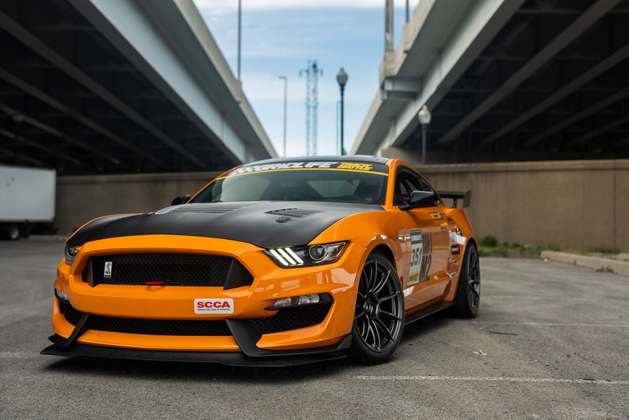 FORD マスタング シェルビー GT350／GT350R に APEX SM-10RS 19x12J ET57 Anthracite を装着