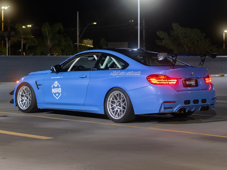 BMW M4 F82/F83 に APEX ARC-8 18x10J ET25 を装着