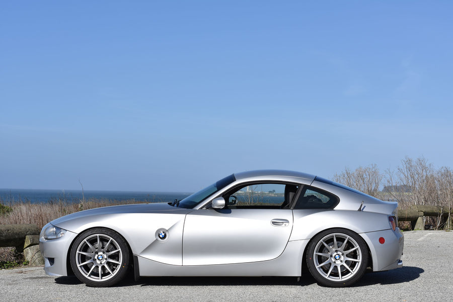 BMW Z4 M E85/E86 に APEX SM-10 F:18x9.5J ET35 / R:18x10J ET25 を装着