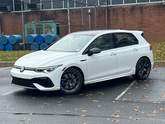 VW ゴルフR MK8 に APEX VS-5 18x8.5J ET43 Anthracite を装着