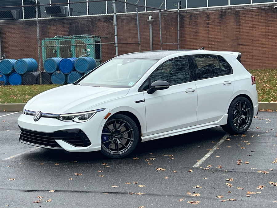 VW ゴルフR MK8 に APEX VS-5 18x8.5J ET43 Anthracite を装着