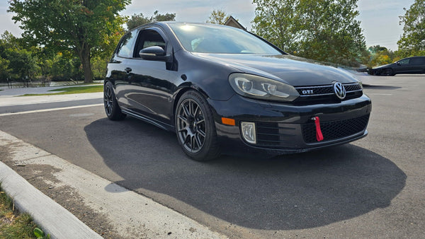 VW ゴルフGTI MK6 に APEX SM-10 17x8.5J ET43 Anthracite を装着