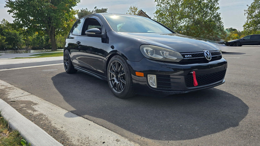 VW ゴルフGTI MK6 に APEX SM-10 17x8.5J ET43 Anthracite を装着