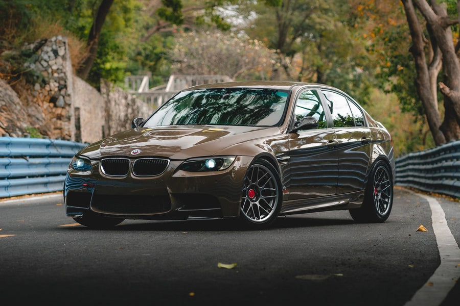 BMW 3シリーズ E90/E91/E92/E93 に APEX ARC-8 18x10J ET25 を装着