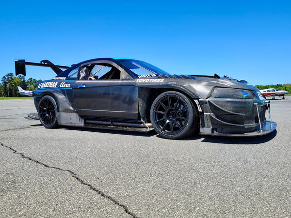 FORD マスタング SN95 に APEX SM-10 19x11J ET26 Satin Black を装着