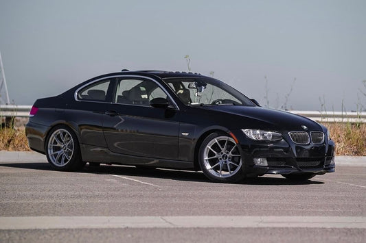 BMW 3シリーズ E90/E91/E92/E93 に APEX VS-5RS 18x9J ET30 を装着