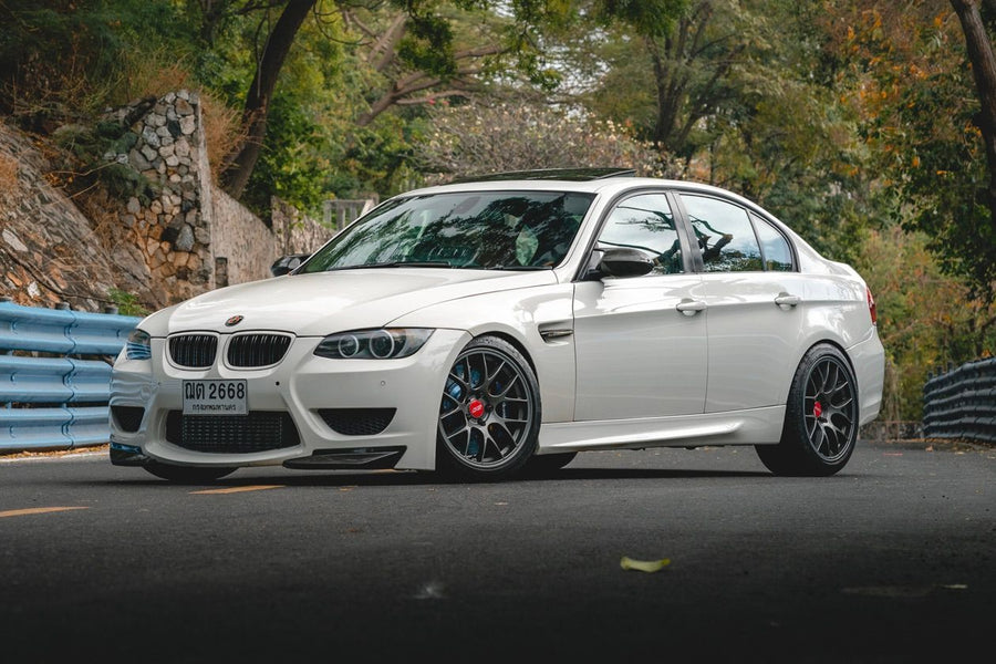 BMW 3シリーズ E90/E91/E92/E93 に APEX EC-7 F:18x9.5J ET35 / R:18x10J ET25 を装着