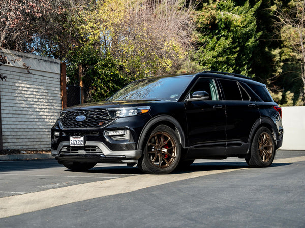 FORD エクスプローラー 6代目 に APEX VS-5RX 21x10J ET30 Satin Bronze を装着