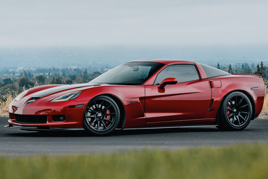 CHEVROLET コルベット C6 ワイドボディ に APEX SM-10 F:18x10J ET30 / R:19x12.5J ET55 Satin Black を装着