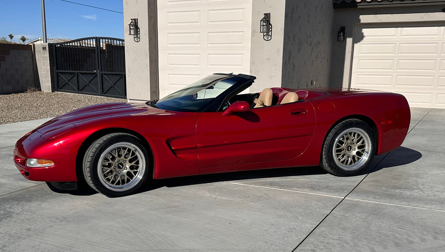 CHEVROLET コルベット C5（Z06／Z51） に APEX ML-10RT F:18x10J ET58 / R:18x11J ET57 Machined Lip Gloss Motorsport Gold を装着