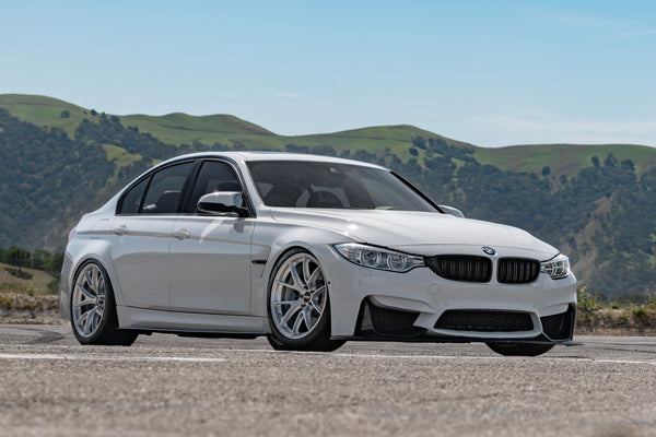 BMW M3 F80 に APEX VS-5RS F:19x9.5J ET22 / R:19x11J ET44 を装着