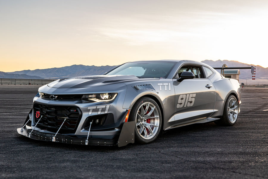 CHEVROLET カマロ 6th Gen ZL1 1LE に APEX VS-5RS F:18x11J ET7 / R:18x12J ET41 Brushed Clear を装着