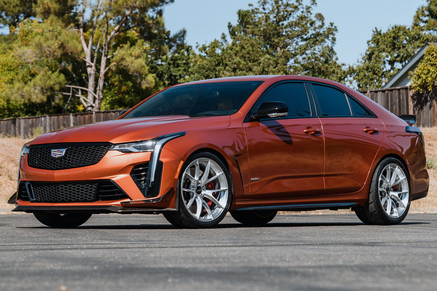 CADILLAC CT4-V ブラックウィング に APEX VS-5RS F:19x9.5J ET22 / R:19x10.5J ET45 Brushed Clear を装着